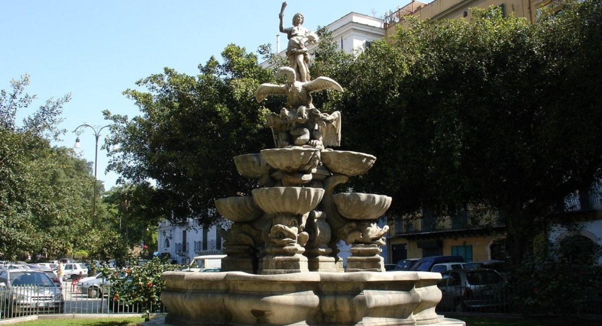 میدان پیاتزا مارینا (پالرمو)